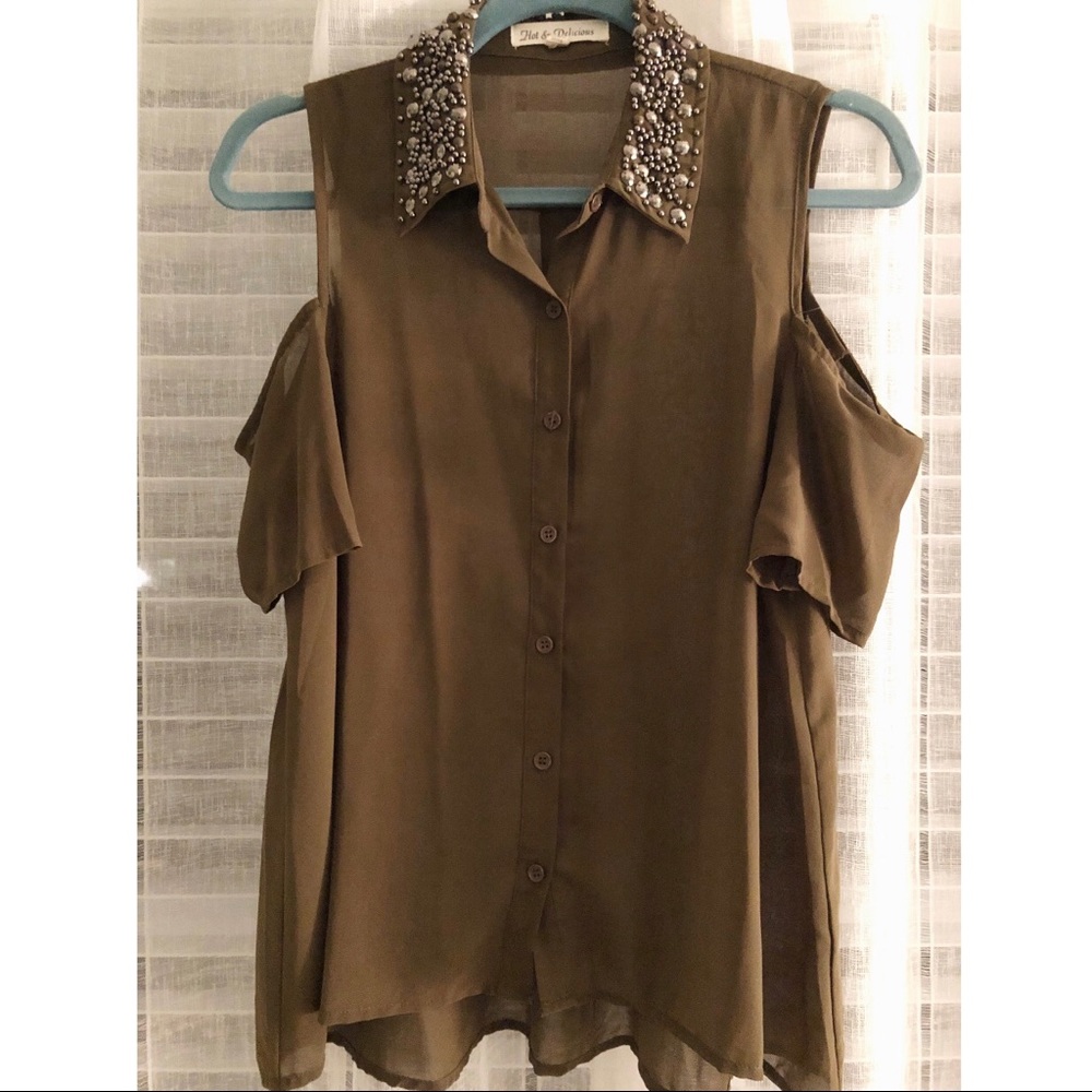 Cold shoulder top